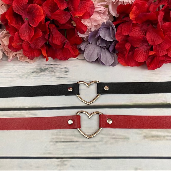 Punk Gothic Vegan Leather Choker with Heart Ring - Picture 13 of 16